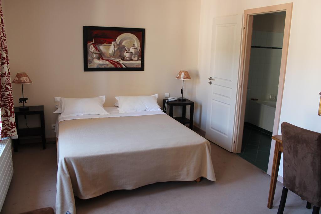 Les Cigognes Hotel Abreschviller Quarto foto